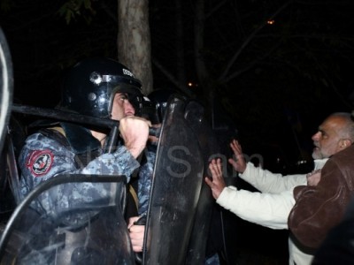 Ոստիկանությունը շղթայել է ԿԸՀ-ն