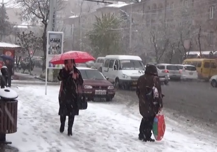 Երևանում ձյուն է տեղում