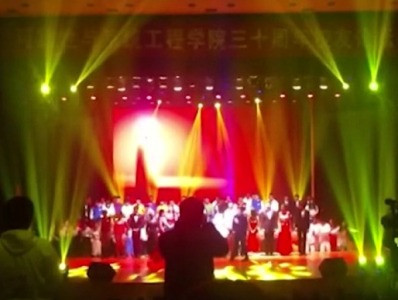 Երգող ուսանողներն «անհետանում են» բեմից