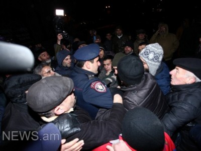 Քաշքշուկ ոստիկանների հետ վրան տեղադրելու փորձ անելիս