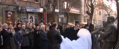 Երևանում բացվեց դուդուկահարներ Լևոն Մադոյանի, Վաչե Հովսեփյանի եւ Ջիվան Գասպարյանի արձանախումբը