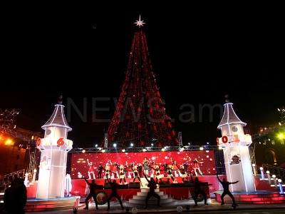 Վառվեցին հանրապետության գլխավոր տոնածառի լույսերը