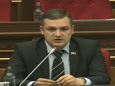 Դուք տեղյա՞կ եք, որ հիմա ձյուն է գալիս. Ուրիխանյանը փոխքաղաքապետին բացատրեց` ինչ է ձյունը