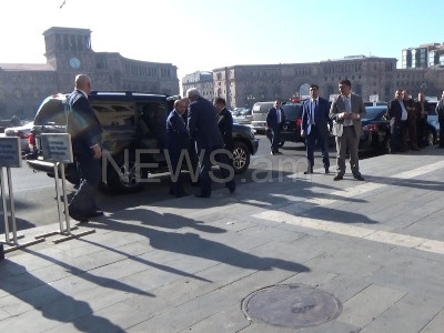 Վարչապետը էներգետիկայի նախարարությունում ներկայացնում է նորանշանակ նախարարին