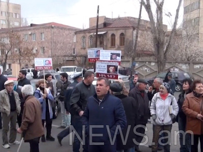 Նոր Հայաստանի բողոքի ակցիան դատարանի դիմաց