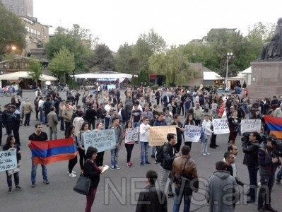 Բողոքի երթ Երևանում՝ Լավրովի այցի կապակցությամբ