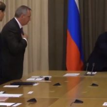 «Փողկապդ շտկի՛ր». Պուտինը նկատողություն է արել Ռոգոզինին