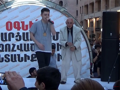 No comment. Ռեփեր պապիկը