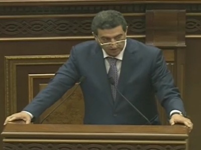 Քաղաքական որբը դառնում է բիճ, պապա է ման գալիս. Վարդան Այվազյան