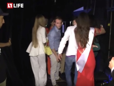 «Միսս Մոսկվա» մրցույթի ժամանակ գեղեցկուհին տղայի համար ծեծել է ընկերուհուն