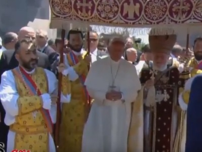 Հռոմի պապին հավատացյալները ճանապարհեցին Viva il Papa վանկարկելով