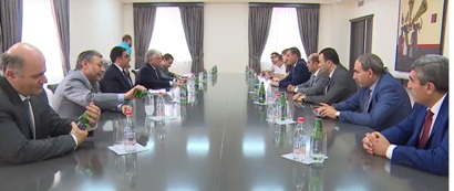 ԱԳ նախարարը հանդիպեց ԱԺ արտաքին հարաբերությունների մշտական հանձնաժողովի անդամներին