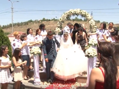 Հարսանիք` զորամասում