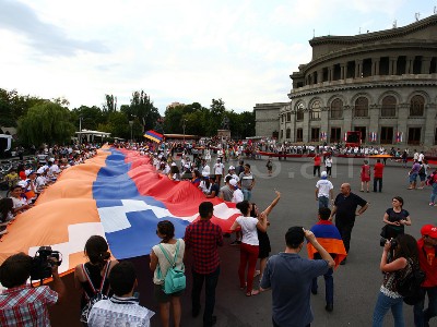 Տոնական շքերթ Երևանում՝ նվիրված Սահմանադրության օրվան