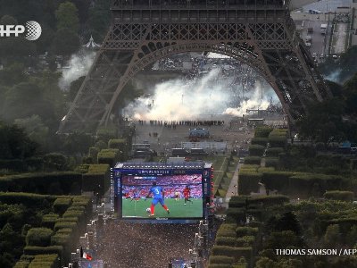 French riot police fire tear gas at supporters outside Paris fan