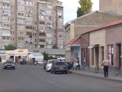 Հելավ քֆուր ֆռցրեց, խփեցինք. 5 երիտասարդներով փողոցում ծեծել են տարեց պահակին