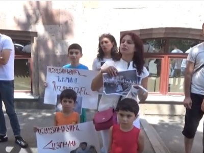 «Ազատություն հայրիկիս». Ներսես Պողոսյանի անչափահաս երեխաները Վերաքննիչի առջեւ են