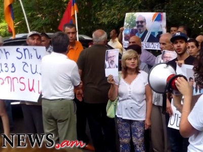 Բողոքի ակցիա դատախազության մոտ՝ ի պաշտպանություն Կարո Եղնուկյանի