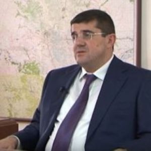 Հայերը գերադասում են հանգստանալ մոդայիկ ծովափերում, քան Արցախում. հարցազրույց ԼՂՀ վարչապետի հետ