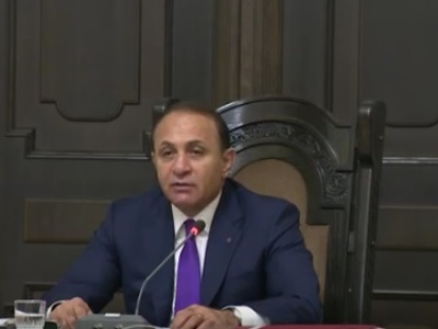 Հովիկ Աբրահամյանը հայտարարում է հրաժարական տալու մասին