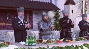 Ռամզան Քադիրովը հանդիսավոր ընդունելության է եկել սաղավարտով, թրով եւ նիզակով