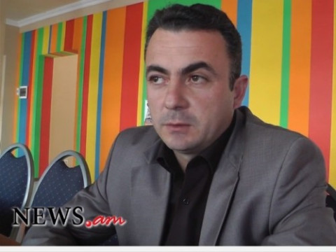 «Գյումրեցու ոգի» կուսակցության թեկնածուն` սկանդալային զառերով պաստառի մասին
