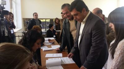 Վանաձորում քաղաքապետի՝ «Քաղաքացիական պայմանագրի» թեկնածուն քվեարկեց