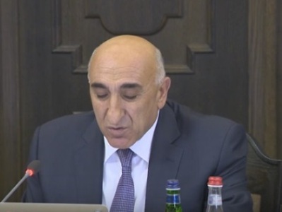 Լոքյանը հայտարարում է Սուրիկ Խաչատրյանին ազատելու և Վահե Հակոբյանի նշանակման մասին