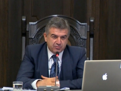 Մայր և աղջիկ՝ նույն դպրոցում. վարչապետը հանձնարարեց բացառել ազգակցական կապերի գործոնը