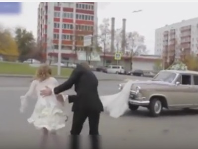Ֆոտոսեսիայի ժամանակ հարսի շորը պատռվում է