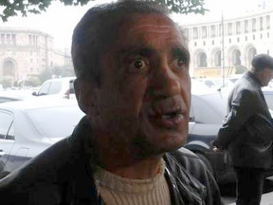 Արդեն 4-րդ օրը բերանը կարած եւ հացադուլ հայտարարած տղամարդը հանդիպում է պահանջում վարչապետի հետ