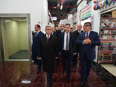 Բացվել է «Երեւան» տոնավաճառ առեւտրի կենտրոնը. ներկա է եղել Սերժ Սարգսյանը
