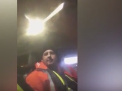 Տղամարդը McDonald's-ում պատվեր է տալիս երգելով
