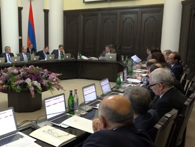 Վարչապետը՝ նախարարներին. Ձեր կայքերը ռեվիզիա արեք, օգնականներս չեն կարող աշխատել