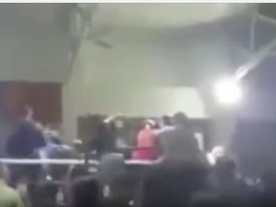 Ֆանատները մտել են ռինգ եւ ծեծել բռնցքամարտիկներին