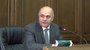 Ես մի անգամ ասել եմ՝ Ձեզ գրագետ մարդ եմ համարում, եկեք խնդիրը չպարզունակացնենք. Շահգելդյան