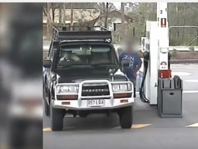 Բենզալցակայանում տղան տիրոջ աչքի առաջ գողանում է լիցքավորման կանգնած մեքենան