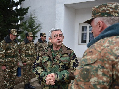 Նախագահը այցելել է Արցախի զորամասեր