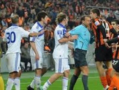Динамо - Шахтар - 2:3. Футболисты устроили драку во время матча