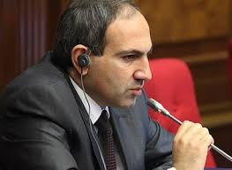 Լավաշ, լիմոնադ, բլինչիկ. Փաշինյանի ելույթն ու Զարուհի Փոստանջյանի հետ վեճը
