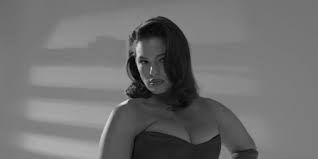 Модель plus-size Эшли Грэм в «горячем» ролике Love Magazine