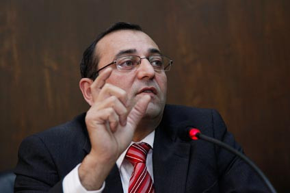 Բողոքի ակցիա բնապահպաններից. Արծվիկ Մինասյանին թունավոր ջուր են նվիրել