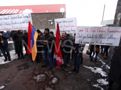 Բողոքի ակցիա ՀՀ-ում Բելառուսի դեսպանատան առջեւ` ի պաշտպանություն Լապշինի