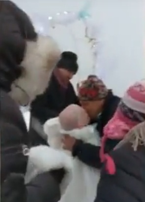 Քաղցկեղով հիվանդ կնոջ եւ տղամարդու ամուսնական արարողությունը տեղի է ունեցել տեղացող ձյան տակ