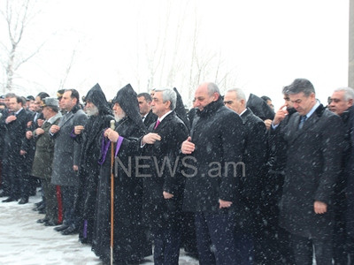 Հայաստանի եւ Արցախի վերնախավը՝ Եռաբլուրում