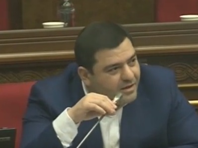 No comment. Արտակ Սարգսյանը և խոսափողը այդպես էլ չգտան իրար