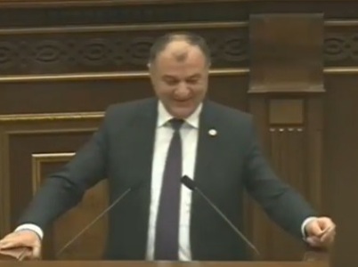 Ընենց հարցեր ես տալիս, պլյուս- մինուս սաղ ֆազերը գցում ա. իրարանցում ԱԺ-ում