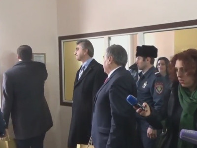 ՀՀԿ-ի ներկայացուցիչները ԿԸՀ էին եկել քաղցրավենիքով ու կոնյակով