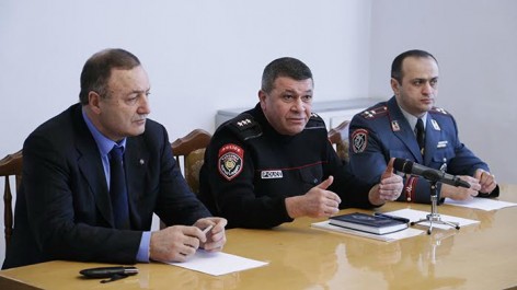 Ուզում եմ՝ անխոցելի լինենք գրագիտությամբ. ոստիկանապետը ընտրություններից առաջ տնային ընթերցանություն է հանձնարարել