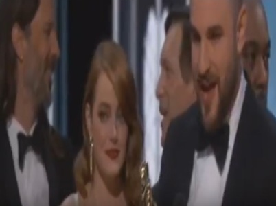 Момент, когда команда фильма «Ла -Ла  Ленд» поняла, что их имя по ошибке прочитали на «Оскаре»